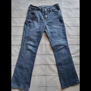⭐Closet Closing⭐Levi's Boot cut 515